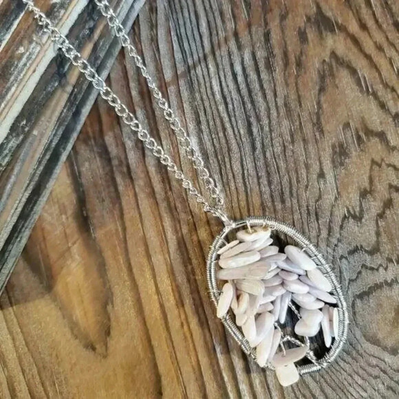 Hand Crafted Bali Gray Shell Tree of Life Gemstone Necklace - Picture 1 of 3